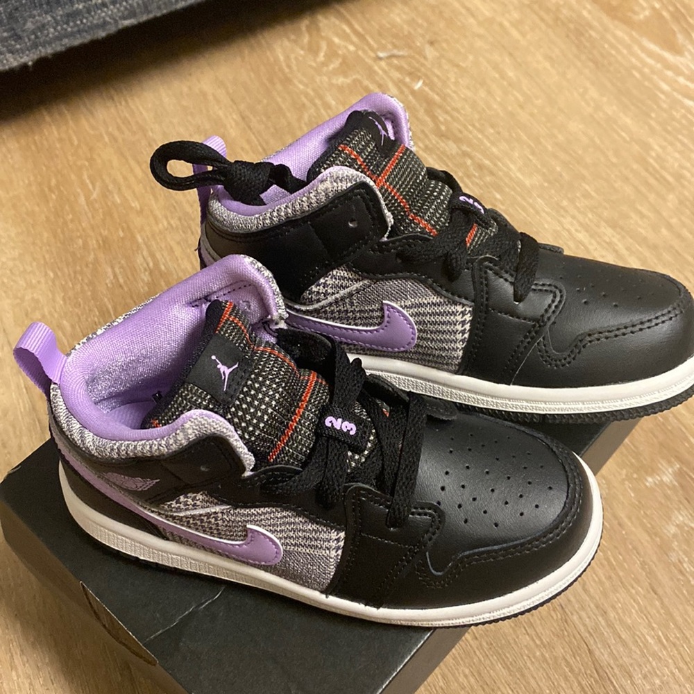 Jordan 1 mid’s lilac and black size 10c